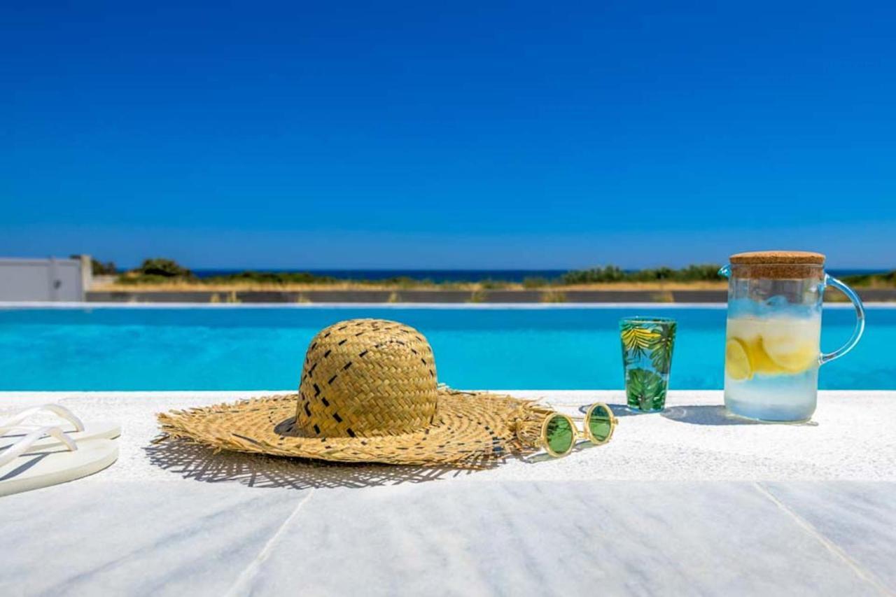 Seashore Beachfront Villa لاخنيا المظهر الخارجي الصورة