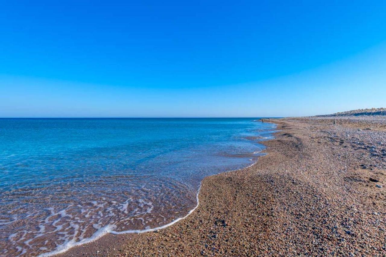 Seashore Beachfront Villa لاخنيا المظهر الخارجي الصورة