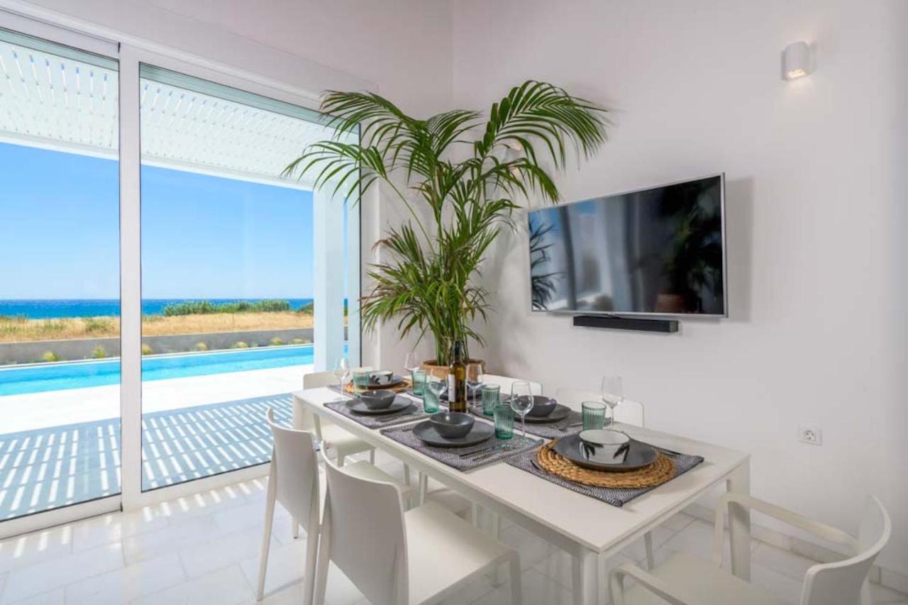 Seashore Beachfront Villa لاخنيا المظهر الخارجي الصورة