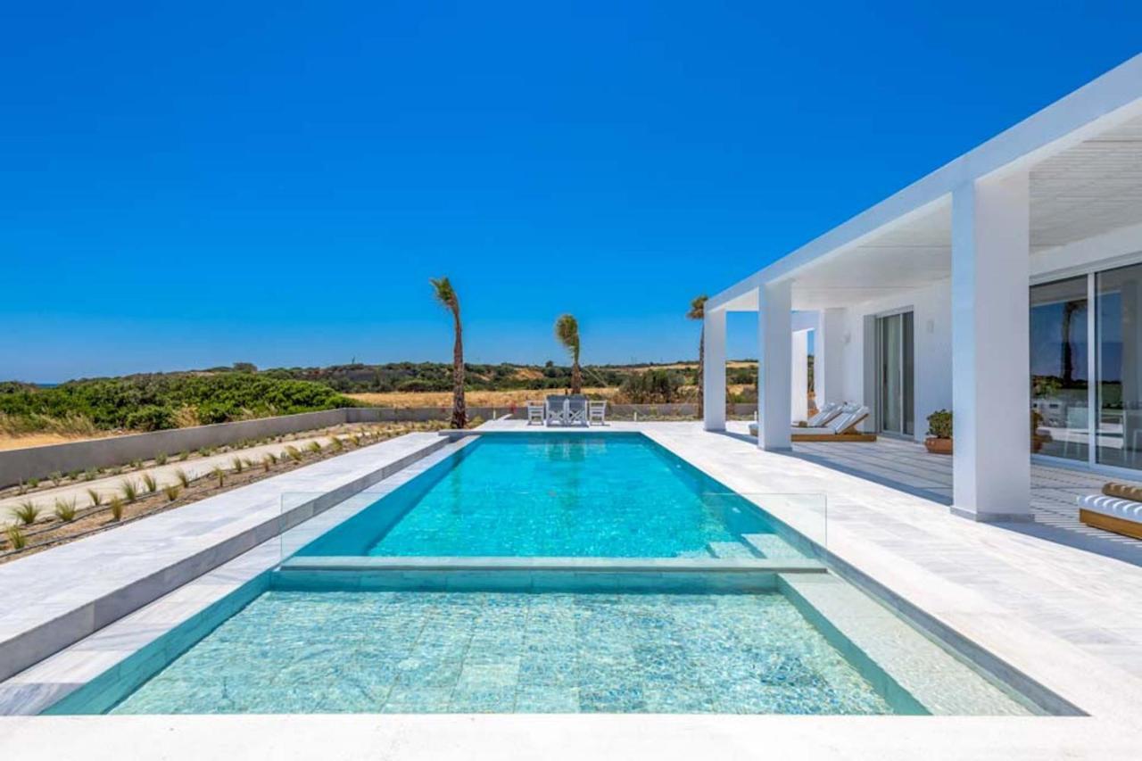 Seashore Beachfront Villa لاخنيا المظهر الخارجي الصورة